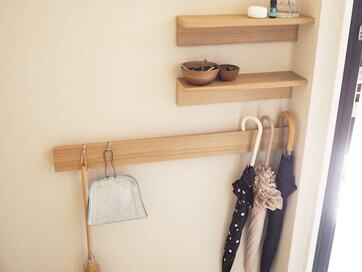 マンション玄関がDIYで使いやすく。無印「壁に付けられる家具」も強い味方