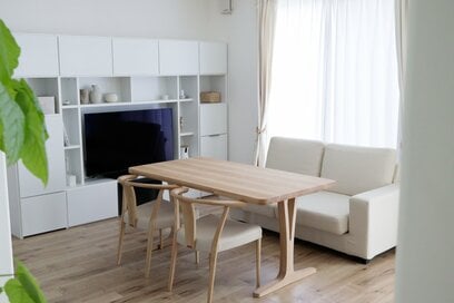 50代、テーブルを買い替えた理由。圧迫感のあったリビングが過ごしやすい空間に