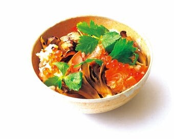 秋に食べたい絶品炊き込みご飯2つ。キノコのうま味がしみしみ