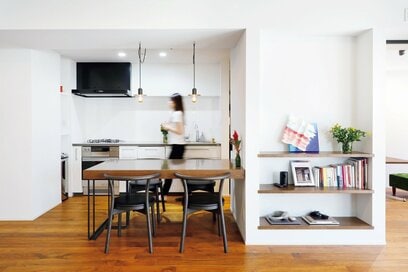 ホテルみたいなうえにワークスペースも。65㎡のワンルームリノベ