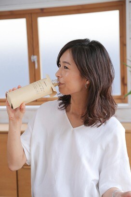 カフェインゼロでおいしい！ 人気モデルAYUMIさんも絶賛の、 体脂肪が気になる人におすすめのブレンド茶って？