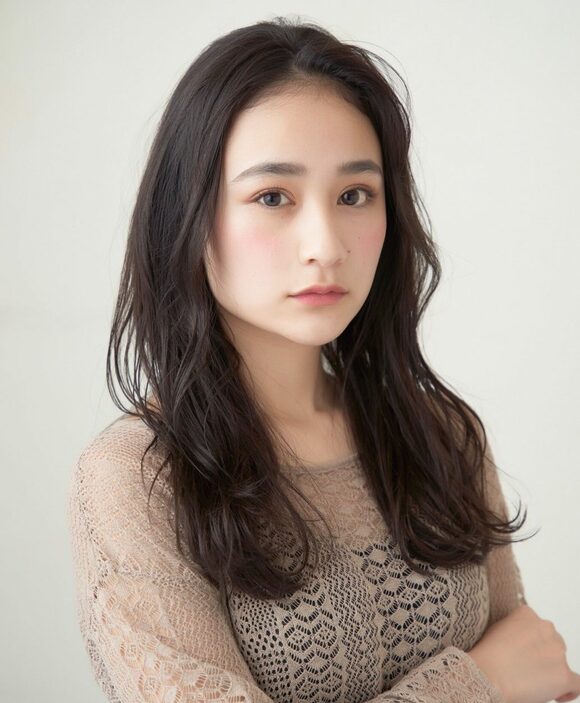 カールだけどすっきり印象のロングヘア