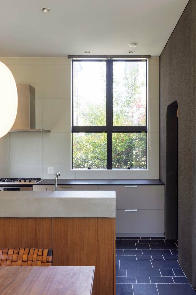 キッチン背面の窓