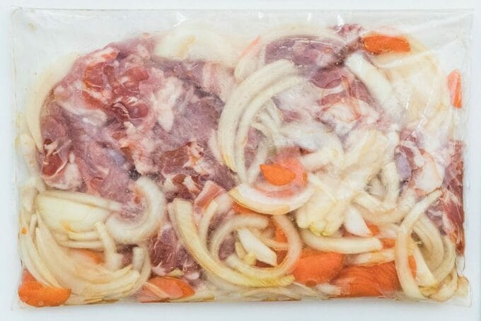 食材をメニューごとに分けた様子