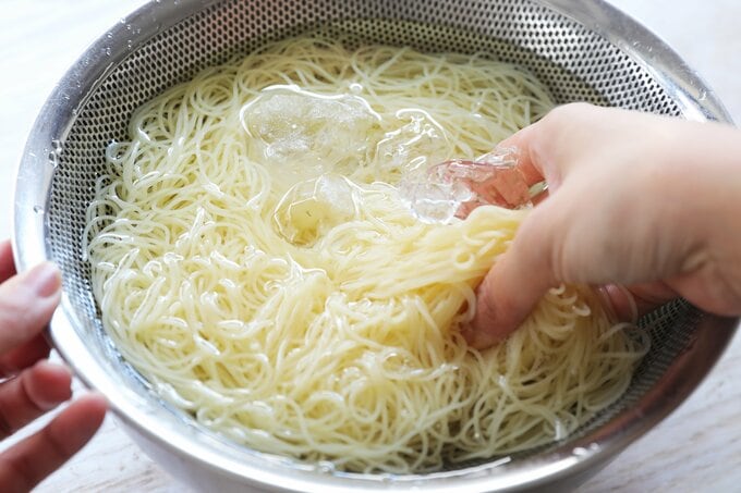パスタを冷やす