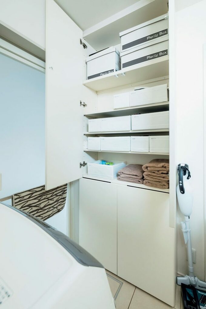 洗面所の収納棚白