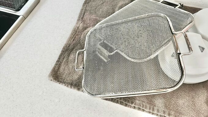 「オーブントースターホットサンドメーカー（ニトリ）」999円