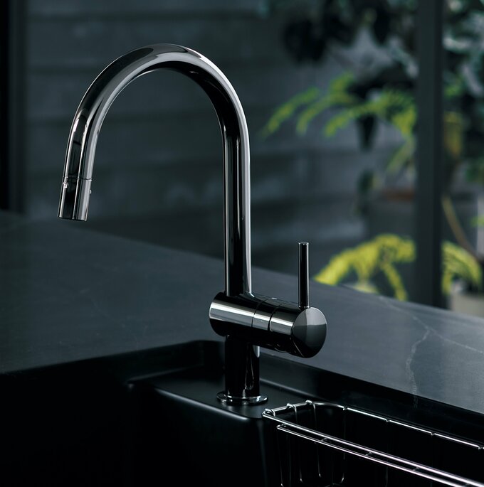 ミンタ・ラウンドネック水栓のダーククロムメッキ色