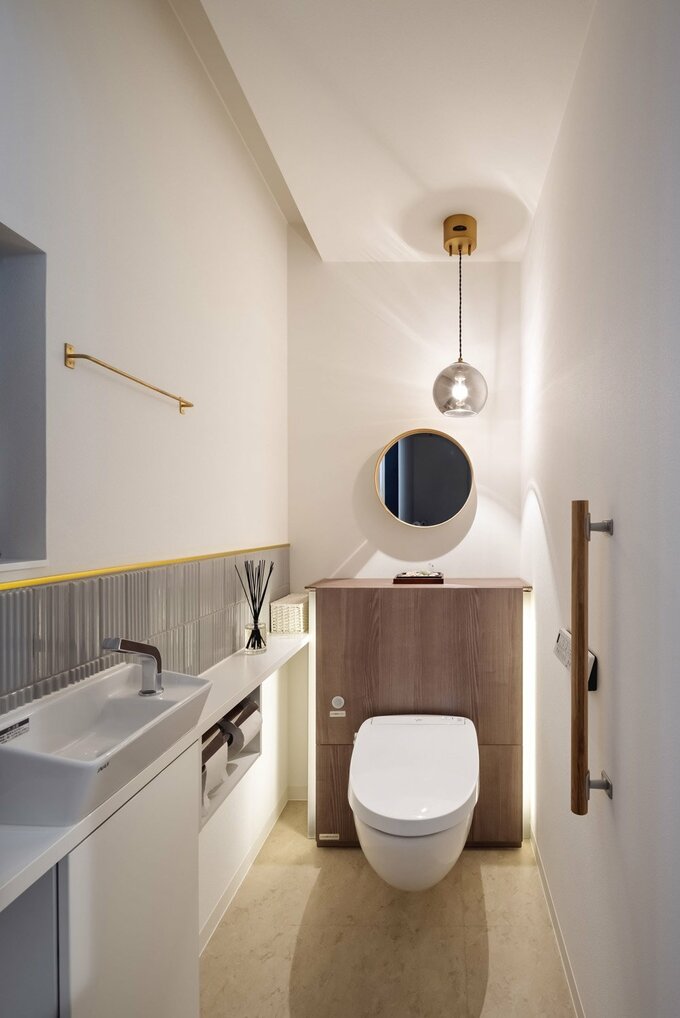 トイレの遊び心のある照明