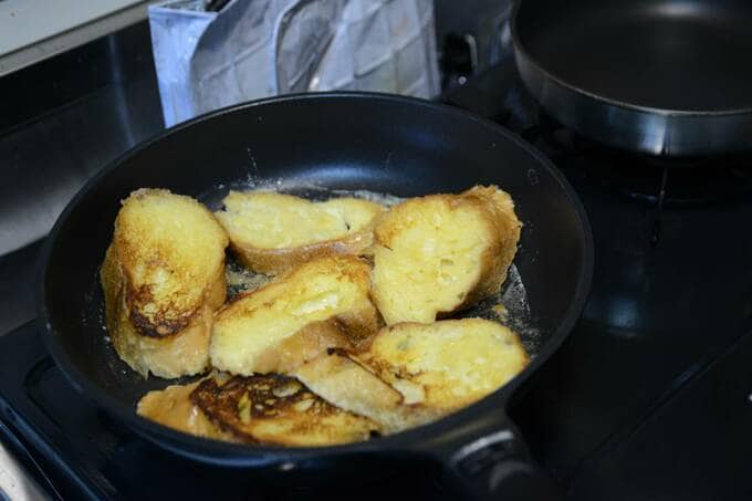 焼き色がつくまで両面中火で焼く