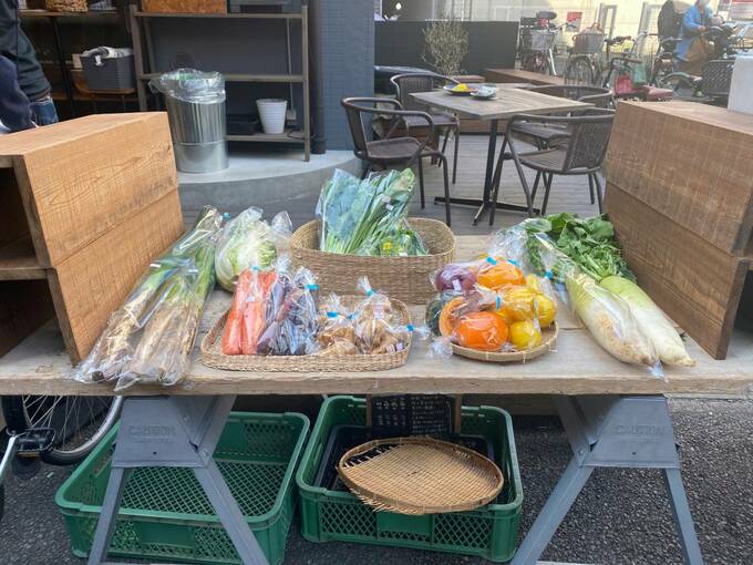 テーブルに野菜