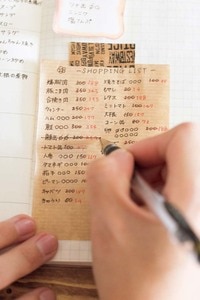 使った食材には線を引いて最新の在庫を把握