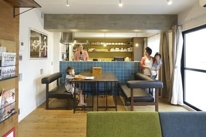 【マンションリノベ事例】「男っぽい×かわいい」がミックスされたカラフルな住まい