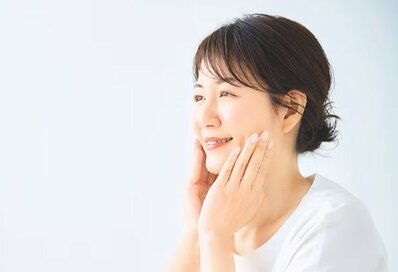 朝・夜の2STEPケアで光り輝く「大人の透明感」