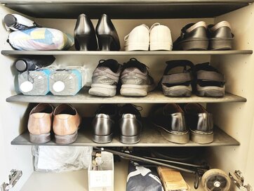 「狭い玄関」でも片付くコツ5つ。靴は夫婦で計８足、傘は3本あれば十分だった