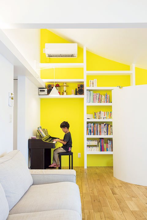 玄関から入って正面に置かれたピアノ