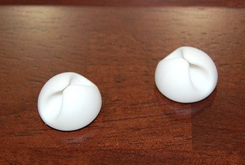 散らかりがちなコード類をまとめてくれるケーブルクリップ