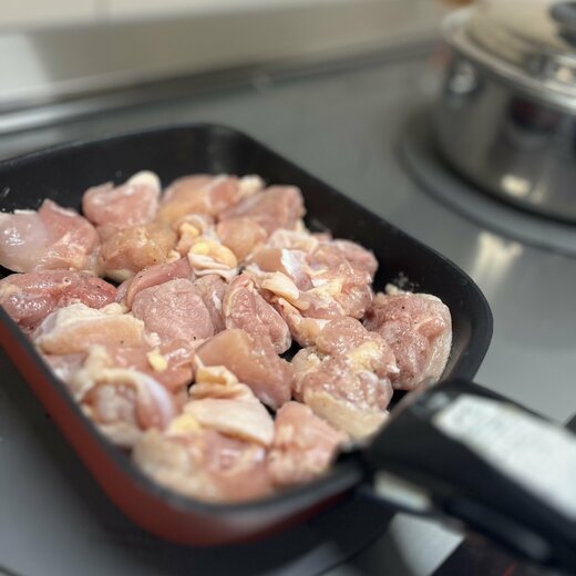 肉を焼いているようす