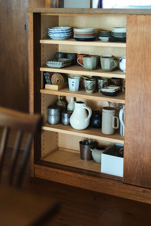 つい増えがちな器も定期的に整理。奥や下に重ねたものも取り出しやすければ、全体をまんべんなく使えます