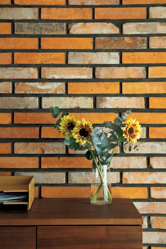 レンガ貼りの壁