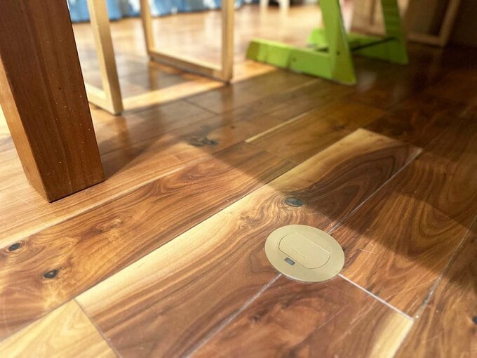 フロアコンセント