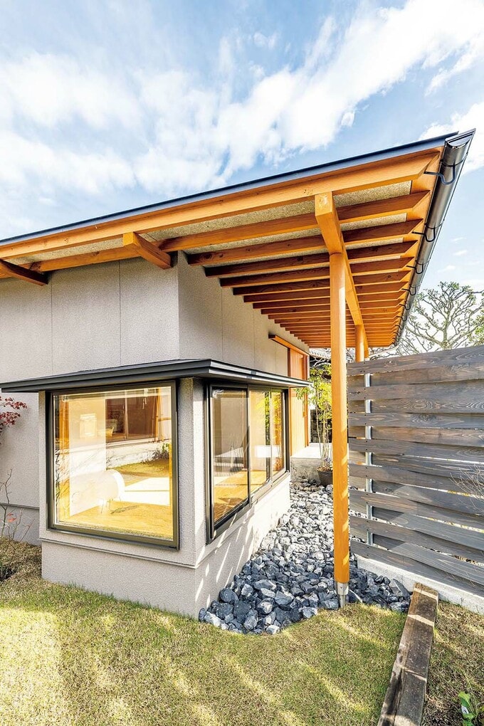 玄関脇に設けた和室