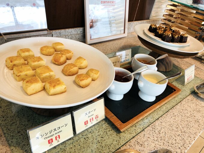 スコーンやブラウニーがずらり