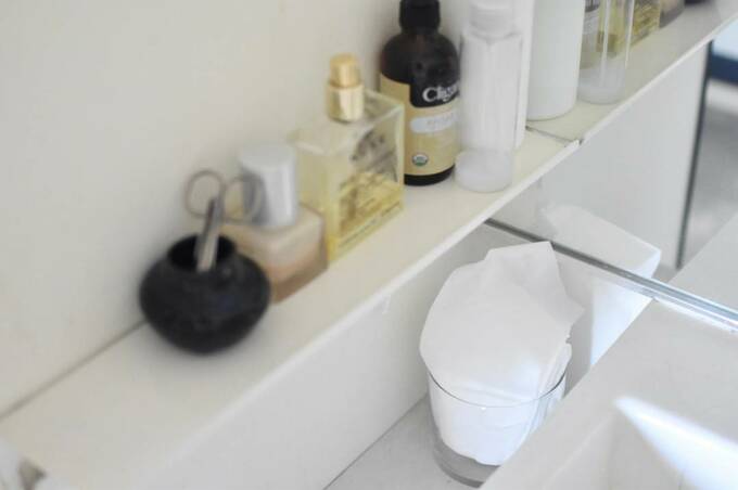 ガラスの器に入れたティッシュ