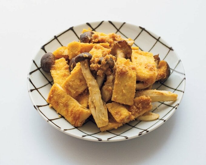 焼きシメジ、焼き油揚げのゴマみそあえ