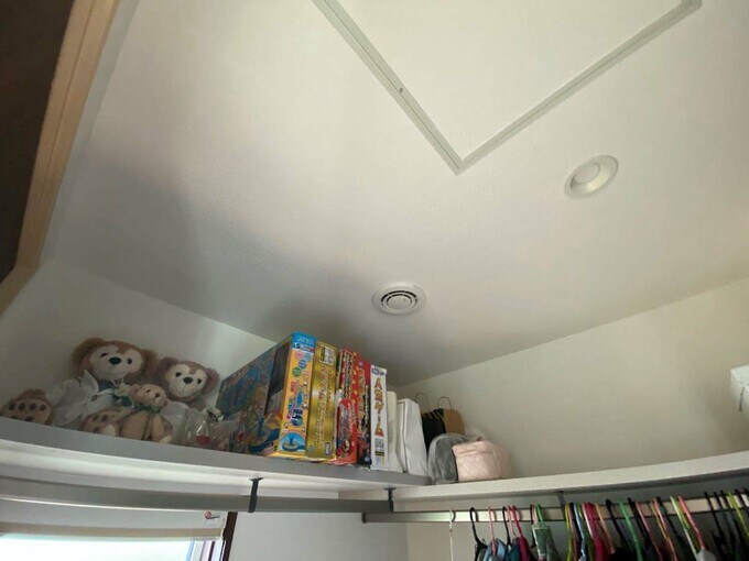 クローゼットの上