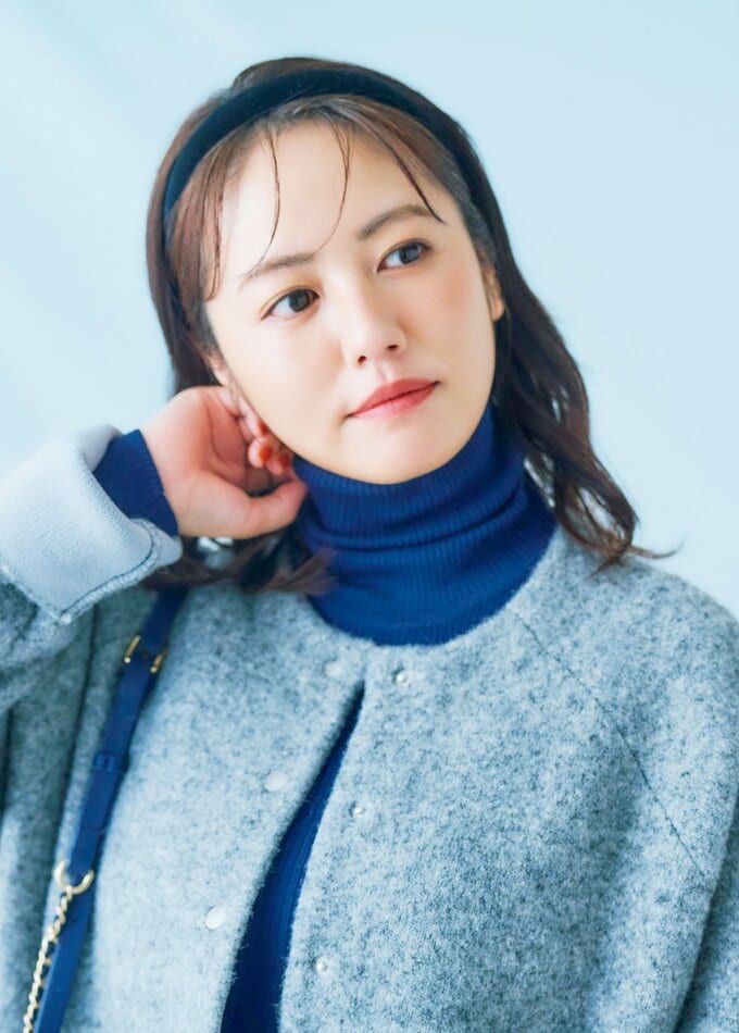 磯山さやかさんタートルネックコーデ