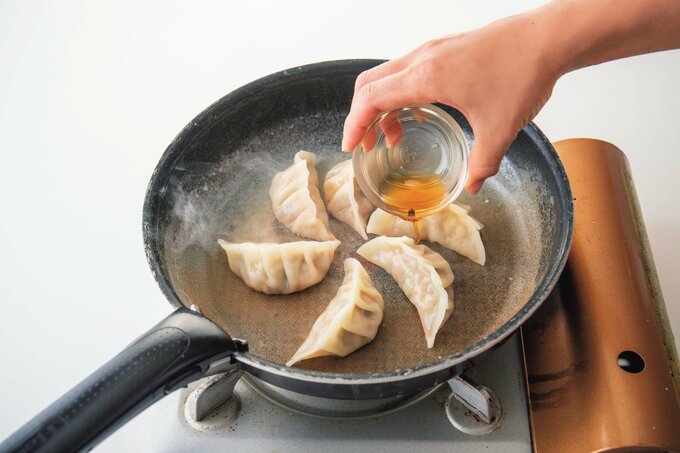 ごま油を入れる