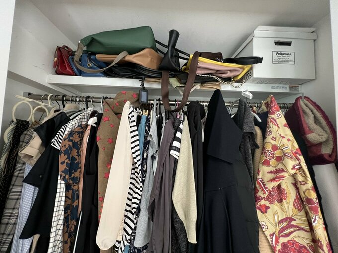 自分のもっている洋服の数+洗濯に必要な数+来客用(洗濯用や自分用で代用可能)としっかり数を決めましょう。