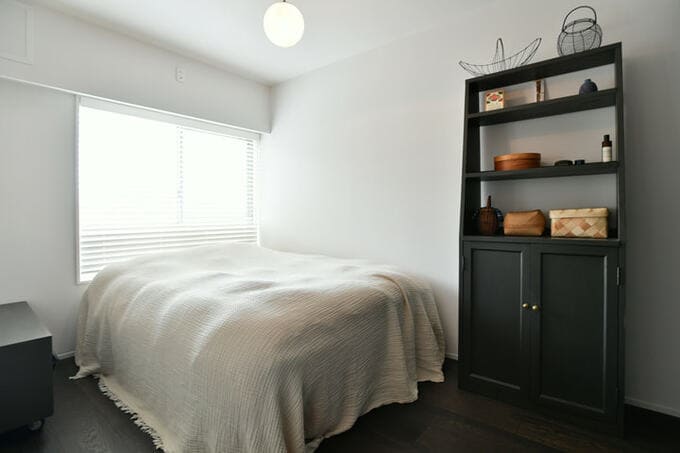 シンプルな寝室