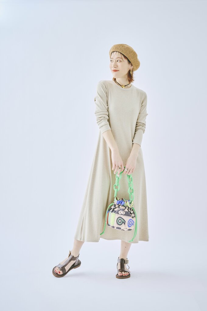 ベージュワンピ