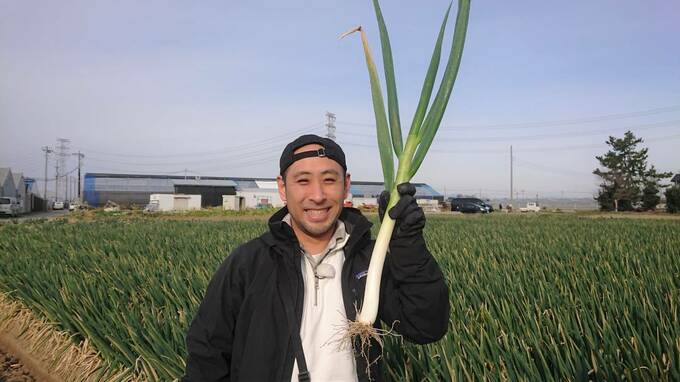 ネギを持つ男性