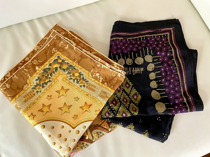 畳んだスカーフ