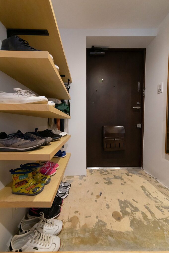 オープンな靴収納を設けた玄関