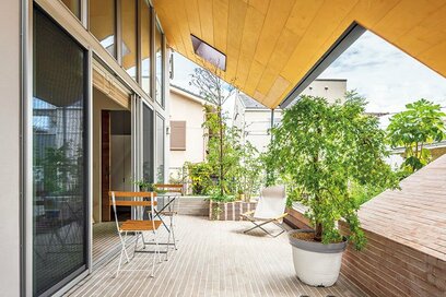 超絶快適な庭やテラスがある2実例。これからの家は、外とのつながり大事に