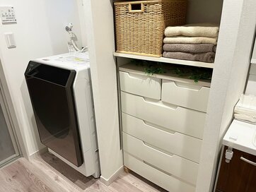 新居の脱衣所にリネン棚があって満足。手ぶらで入浴、家事も育児もラクに