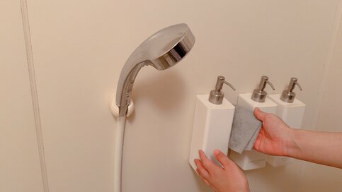 「お風呂の掃除道具」は手放して正解。ミニマリストがあえて増やした無印良品の水回りグッズ1つ