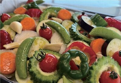 作家・有川真由美さんの「暮らしで手を抜くコツ」。料理はオーブンに入れて、ほったらかしですます