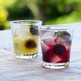 ちゅるんと涼しげ！寒天とフルーツでヘルシーあんみつ