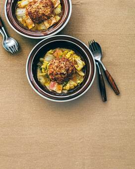 白菜をたっぷり消費。スープ煮込みハンバーグレシピ