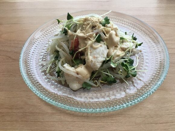 たたき鶏とモヤシのおかずサラダ