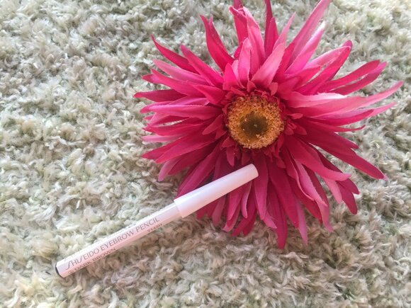 眉毛：資生堂／眉墨鉛筆