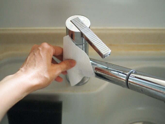 水をつけてこするだけ