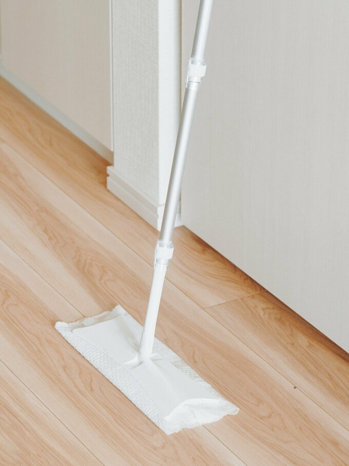 床を掃除