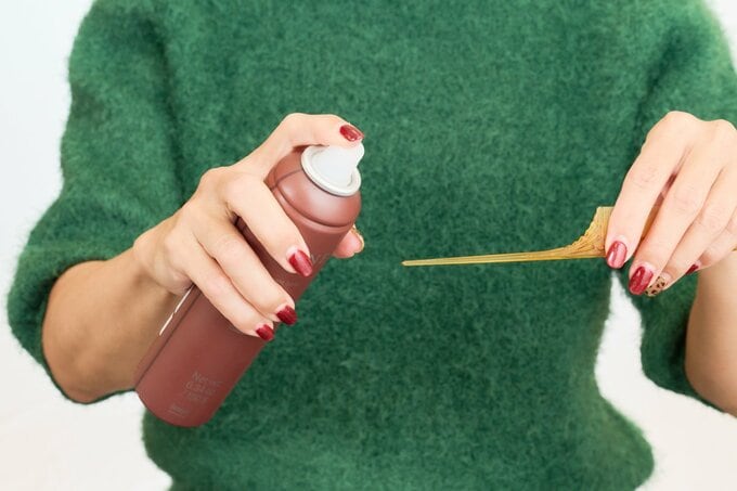 コームとスプレー