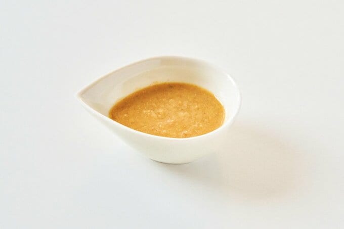 片口皿に入っているユズみそダレ